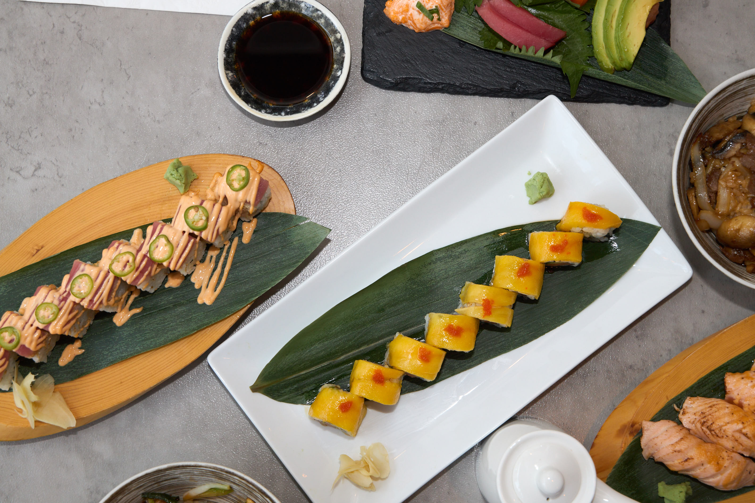 Jalapeño tuna roll and mango roll overhead