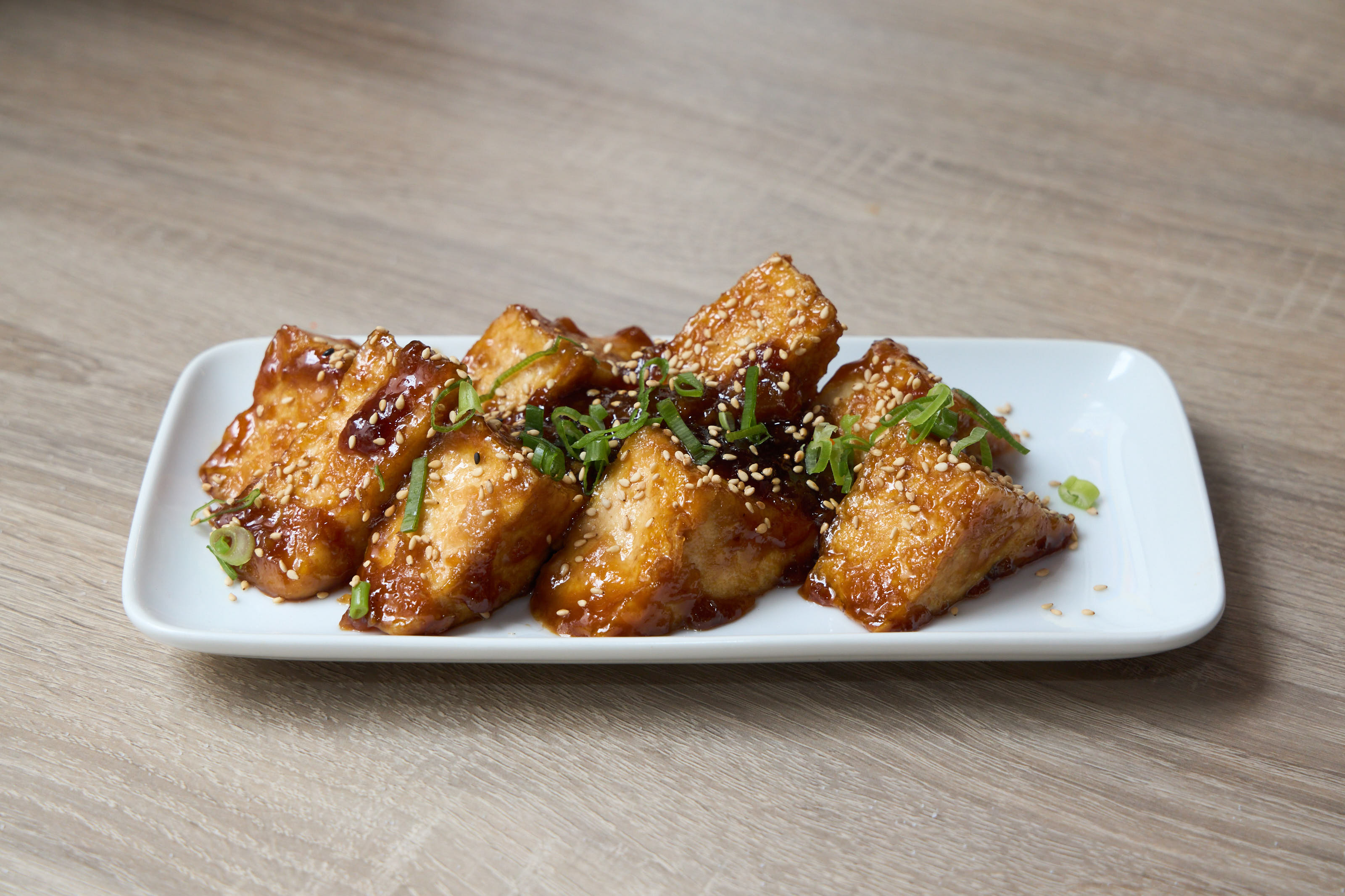 Teriyaki chicken with sesame seeds and scallions